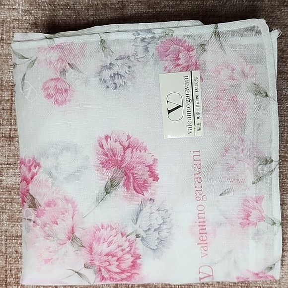 Valentino Garavani Accessories - ❤️ Valentino Garavani 💯 Authentic Handkerchief Cotton